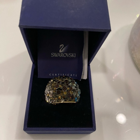 Swarovski Crystal Cocktail Ring. Purple and blue. - Picture 8 of 10